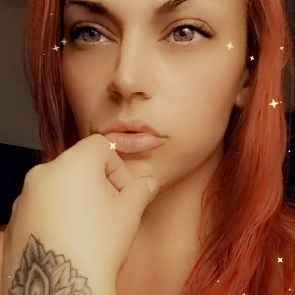 Meet your Posher, Nicole! - Picture 2 of 2